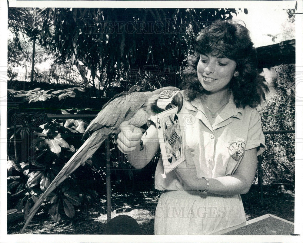 1988 St. Petersburg, FL Sunken Gardens Bird Trainer Sherrie Borja Press Photo - Historic Images
