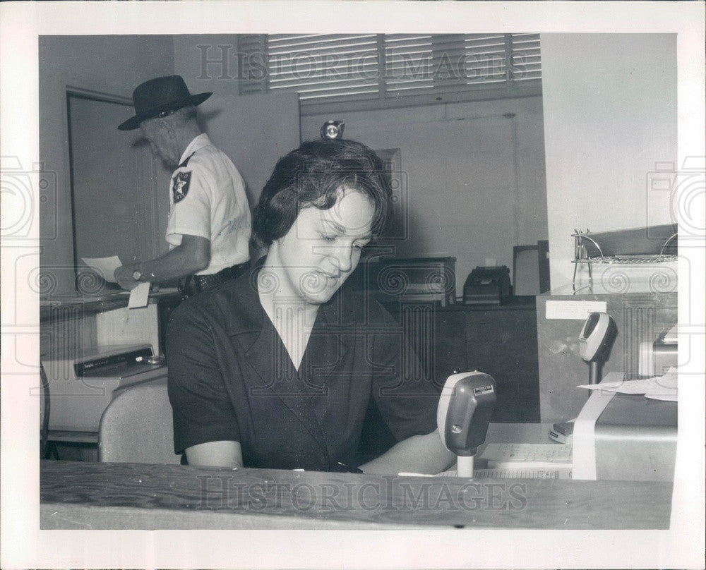 1965 West Pasco County, FL Sheriff&#39;s Office Dispatcher Barbara Sibo Press Photo - Historic Images