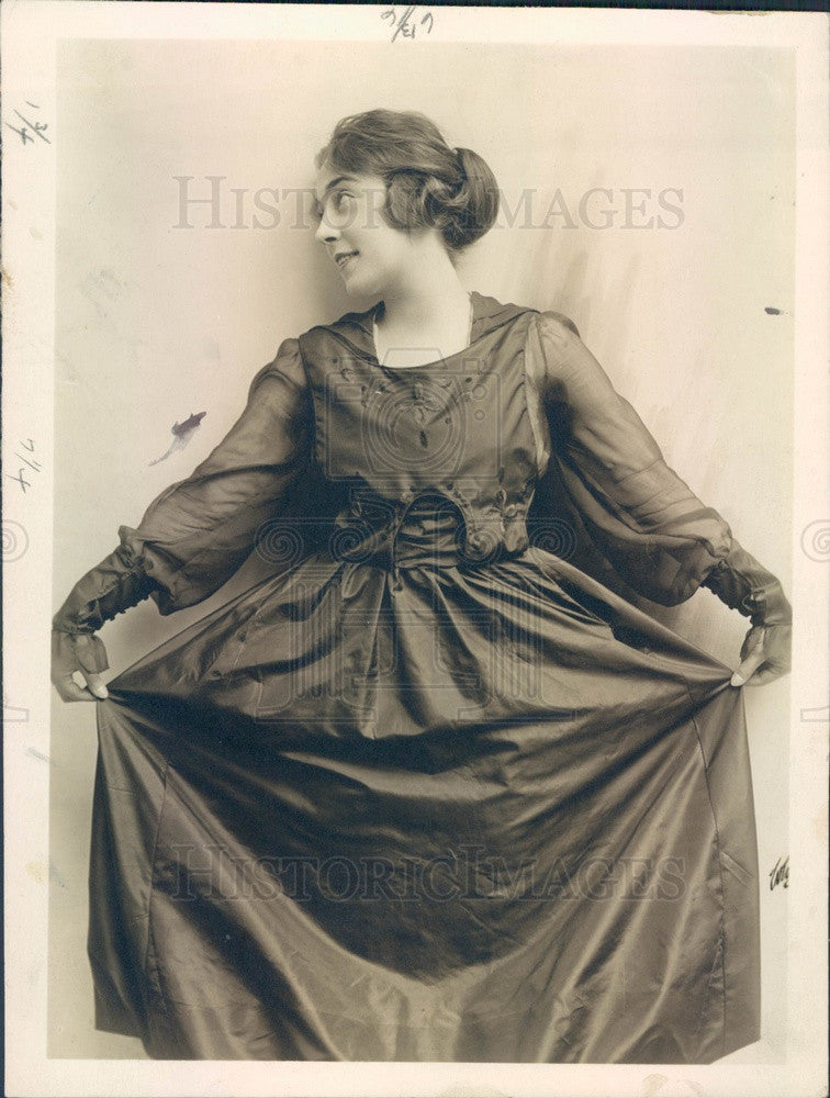 Undated Hollywood Actress Liane Carrena Press Photo - Historic Images