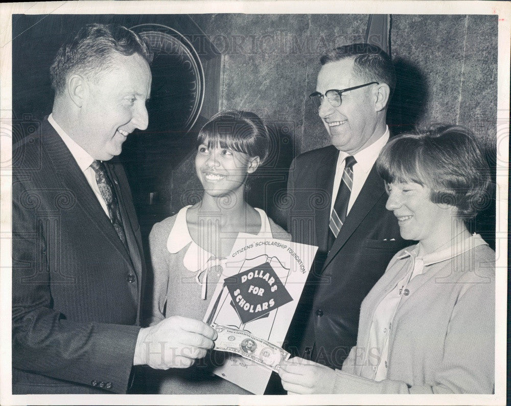 1968 Denver, Colorado Mayor Tom Currigan Dollars for Scholars Drive Press Photo - Historic Images