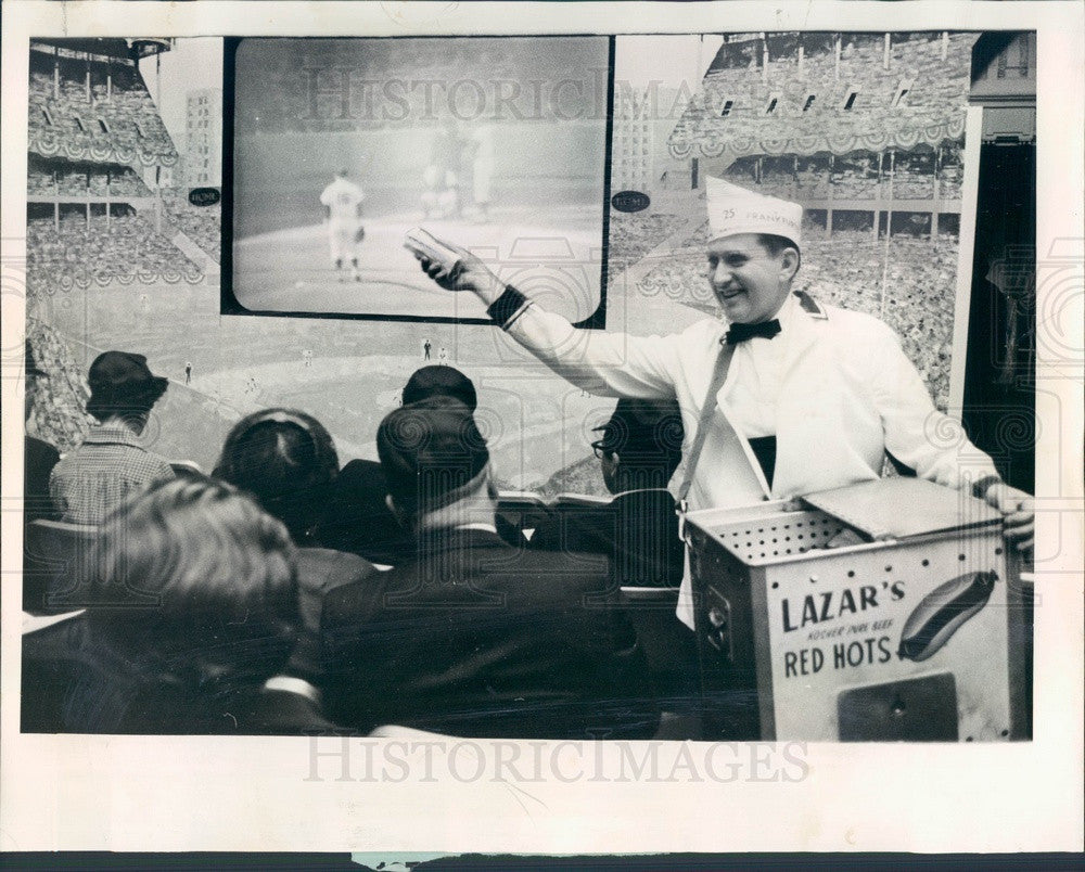 1963 Chicago, Illinois Sheraton-Blackstone Waiter Ed Korona Press Photo - Historic Images