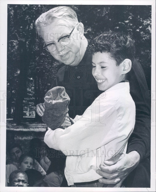 1959 Detroit, Michigan Puppeteer Harold Ramm & Alfred Medina Press Photo - Historic Images