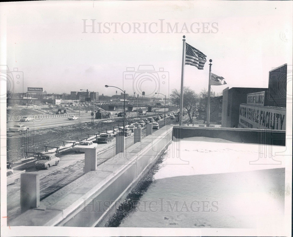 1963 Chicago, Illinois Motor Vehicle Facility Line Press Photo - Historic Images