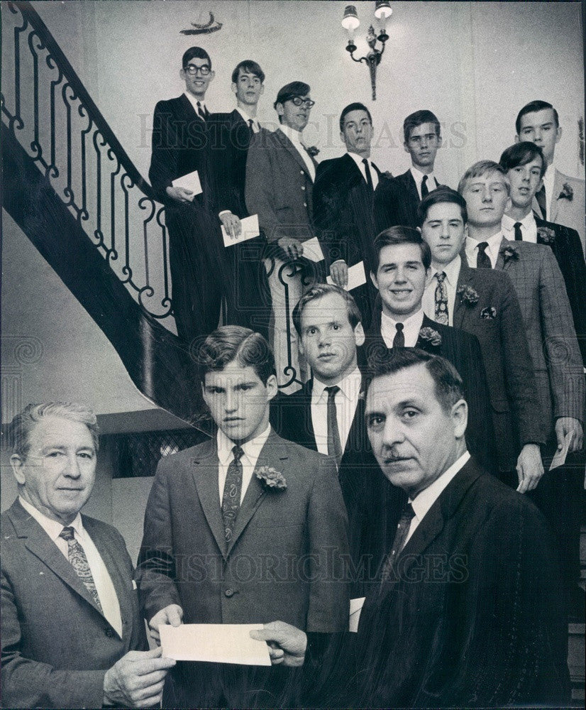 1968 Chicago, IL Newspaper Distributors Assoc Scholarship Winners Press Photo - Historic Images