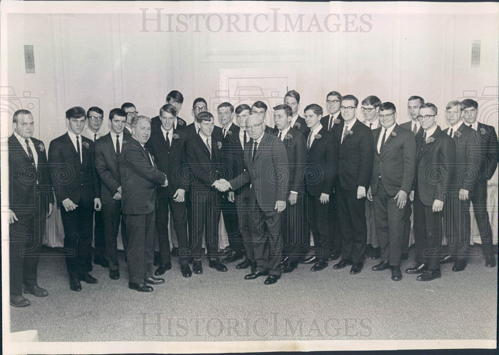 1967 Chicago, IL Newspaper Distributors Assoc Scholarship Winners Press Photo - Historic Images