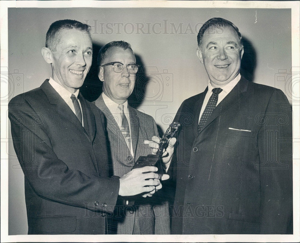 1963 Chicago, Illinois Marshall Field &amp; Co Apollo Award Press Photo - Historic Images