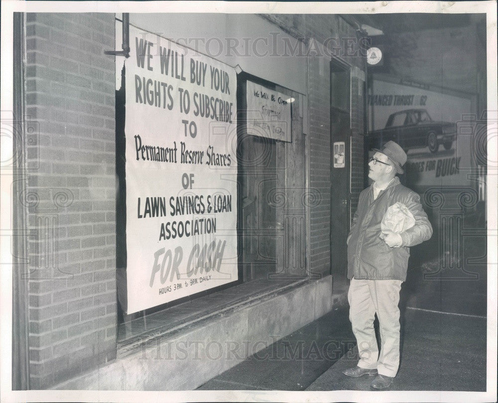 1961 Chicago, Illinois Lawn Savings & Loan Stock Sign Press Photo - Historic Images