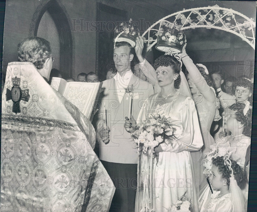 1947 Chicago, Illinois Traditional Russian Wedding Mr/Mrs Attak Press Photo - Historic Images