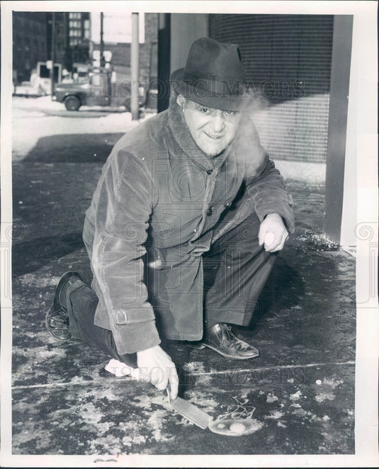 1963 Chicago, IL Adolf Renucci Freezes Egg on Rush St in 1 Minute Press Photo - Historic Images