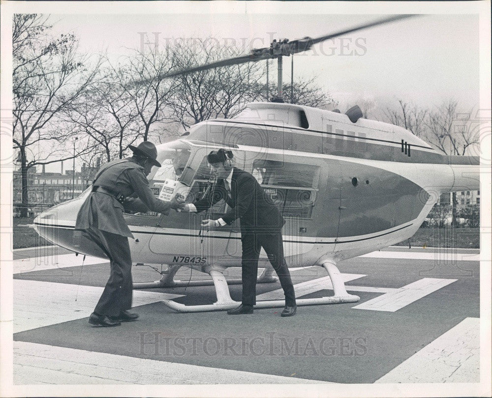 1967 Chicago, Illinois Cook County Hospital Emergency Blood Relay Press Photo - Historic Images