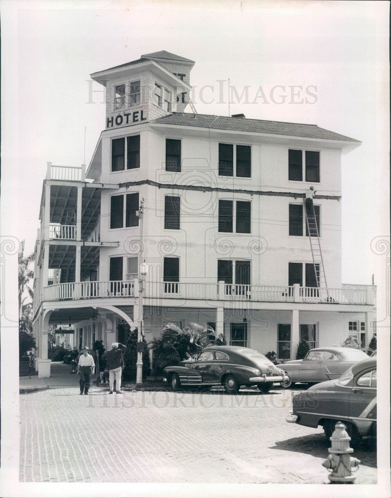 1954 St. Petersburg Florida West Coast Inn Balconies Being Removed Press Photo - Historic Images
