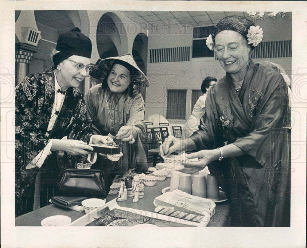 1964 St. Petersburg Florida Welcome Wagon Club Chinese Auction Press Photo - Historic Images