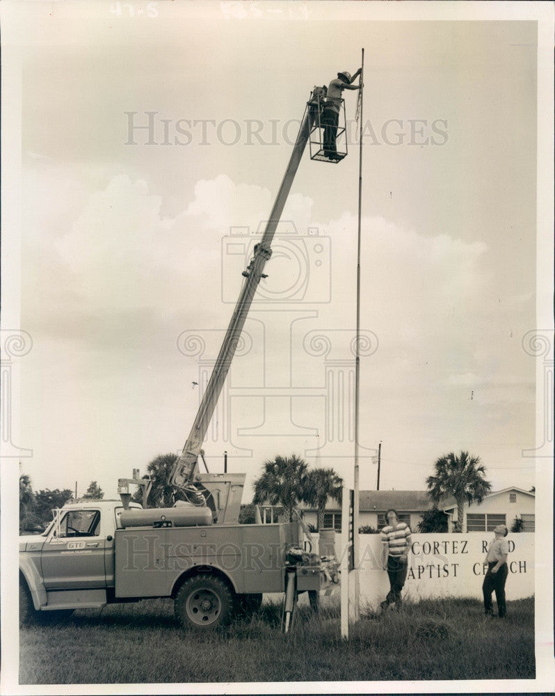 1971 Florida Cortez Road Baptist Church &amp; GenTel Line Man Dick Kane Press Photo - Historic Images