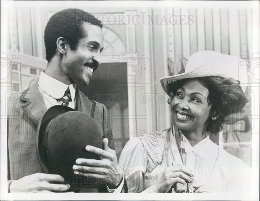 1975 Hollywood Actors Terrence Emanuel & Mary Louise in Hello Dolly Press Photo - Historic Images