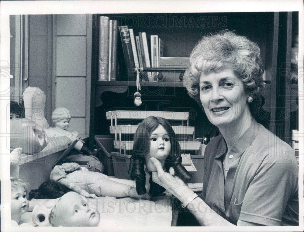 1982 St. Petersburg Florida Doll Repairs, Katie Hoffman Press Photo - Historic Images