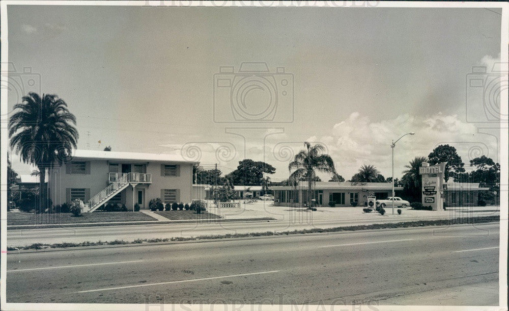 Undated St. Petersburg Florida Dolphin Motel Press Photo - Historic Images