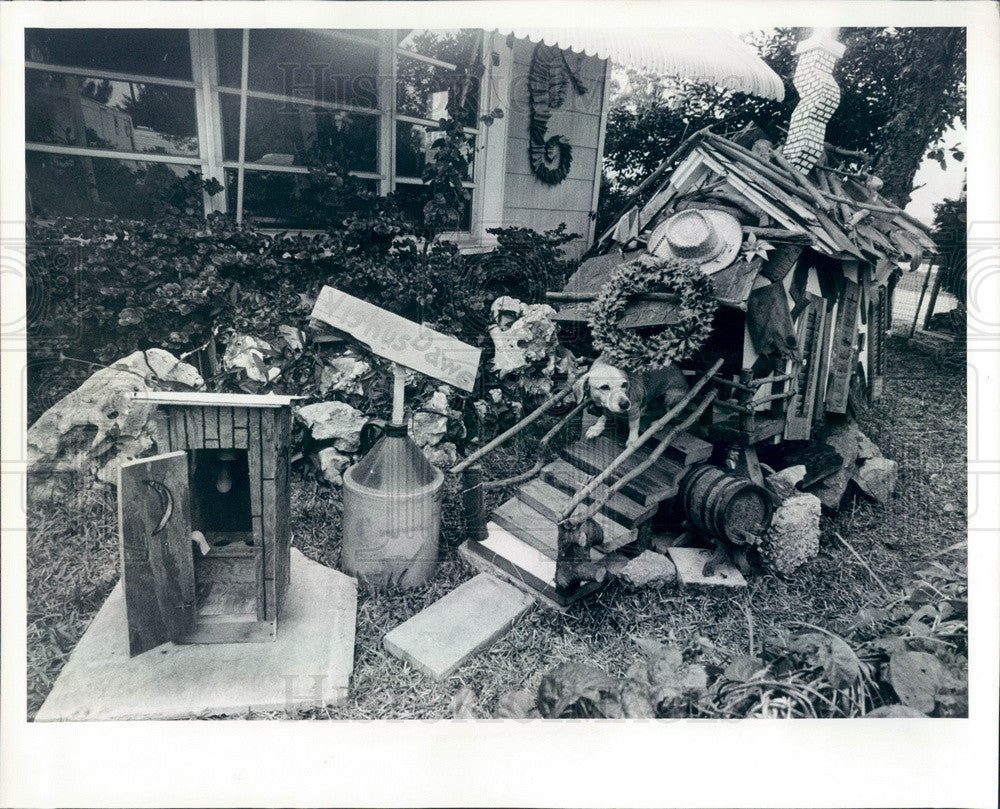 1980 St. Petersburg Florida Snuffy Smith Style Dog House &amp; Schnitzel Press Photo - Historic Images