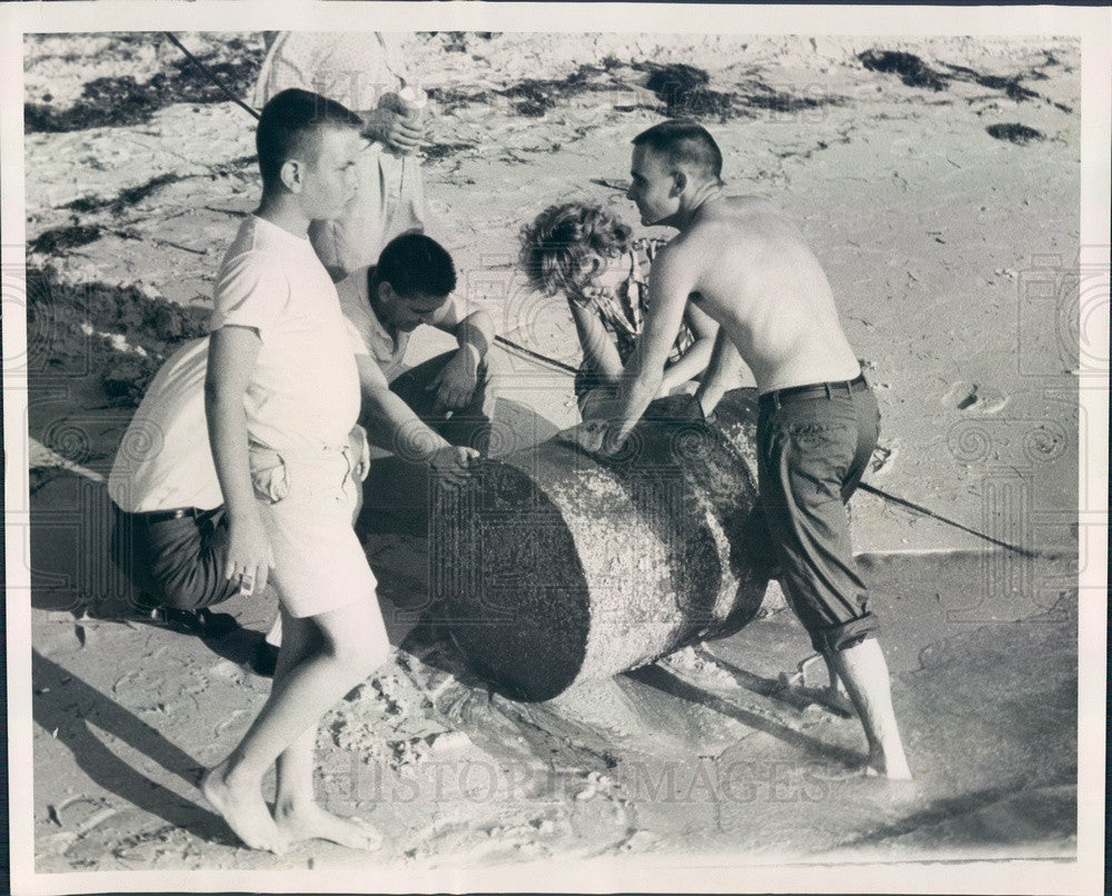 1962 Siesta Key, Florida Sodium Sludge Drum &amp; Discoverer Tom Chapman Press Photo - Historic Images