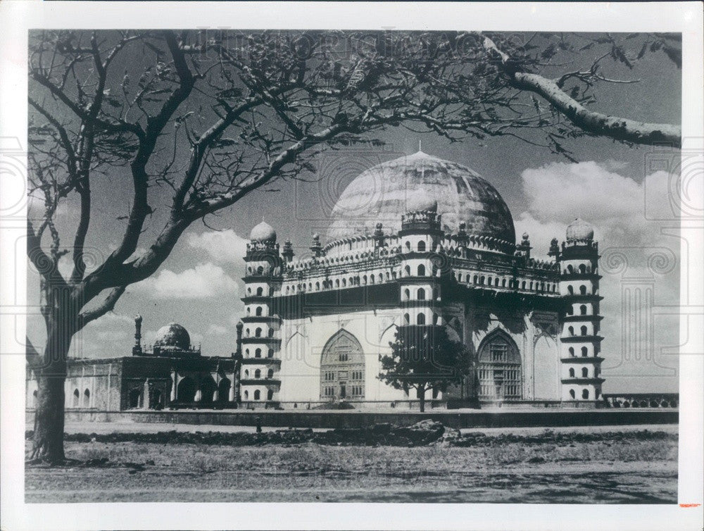 1973 Bijapur, India Gumbas Tomb, World&#39;s Second Largest Dome Press Photo - Historic Images