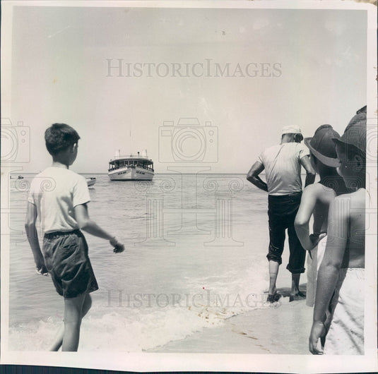 1957 St. Petersburg Florida Grounded Fishing Vessel Capt Joe Lundy Press Photo - Historic Images