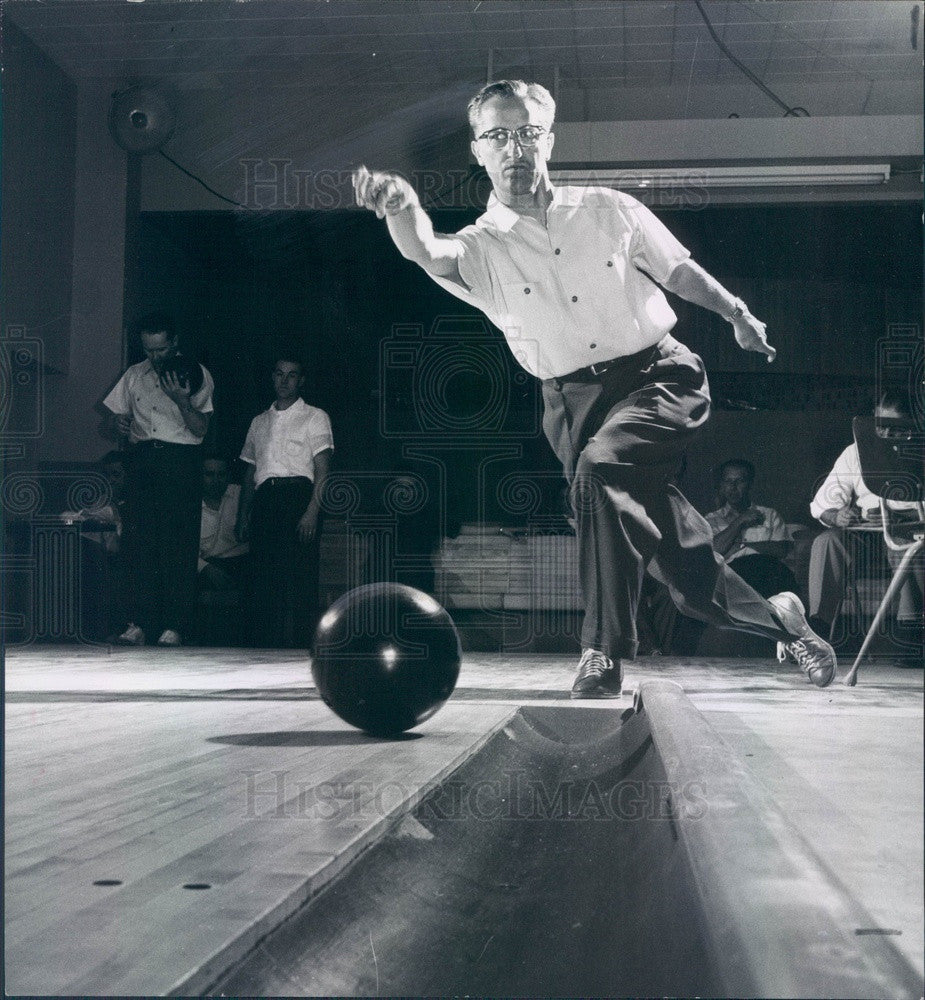 1956 Chicago, Illinois Pro Bowler Paul Krumske Press Photo - Historic Images