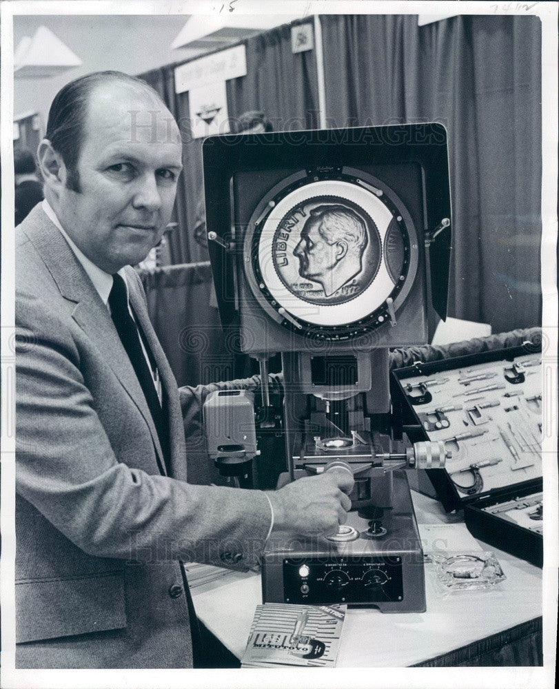 1972 Mitutoya Tools &amp; Instruments Optical Comparator Press Photo - Historic Images