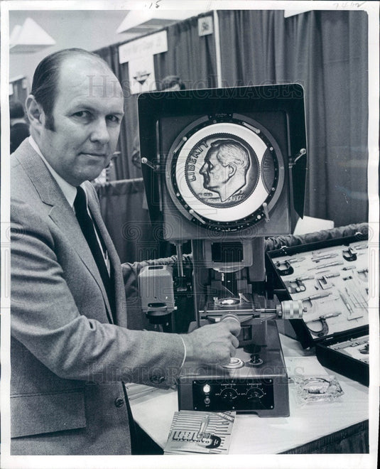 1972 Mitutoya Tools & Instruments Optical Comparator Press Photo - Historic Images