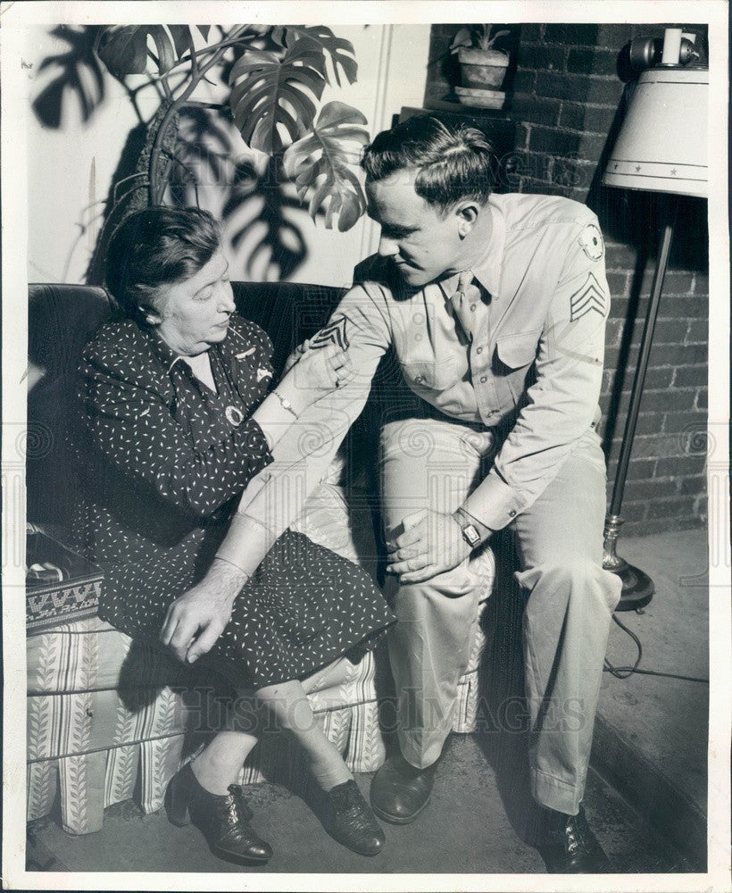 1942 Chicago, Illinois Servicemen's Center House Mother McMillen Press Photo - Historic Images