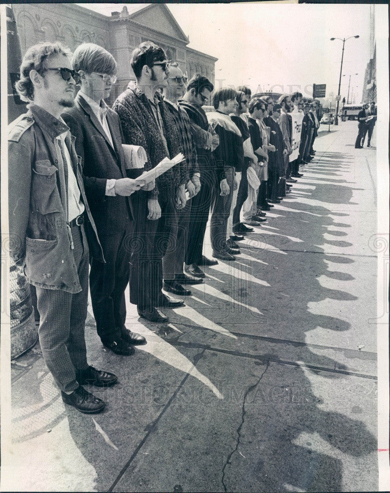 1969 Chicago, IL Seminarians Organized for Racial Justice Vigil Press Photo - Historic Images