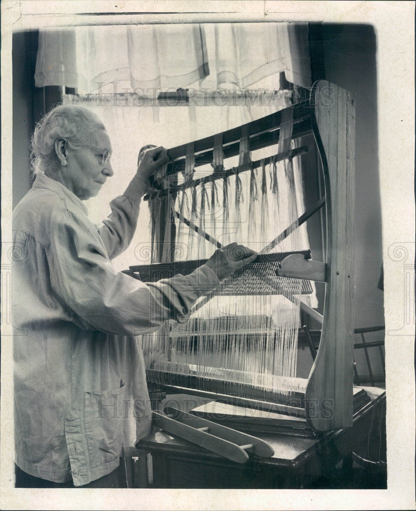 1952 Chicago, IL Senior Citizens Hobby Center, Table Loom Press Photo - Historic Images