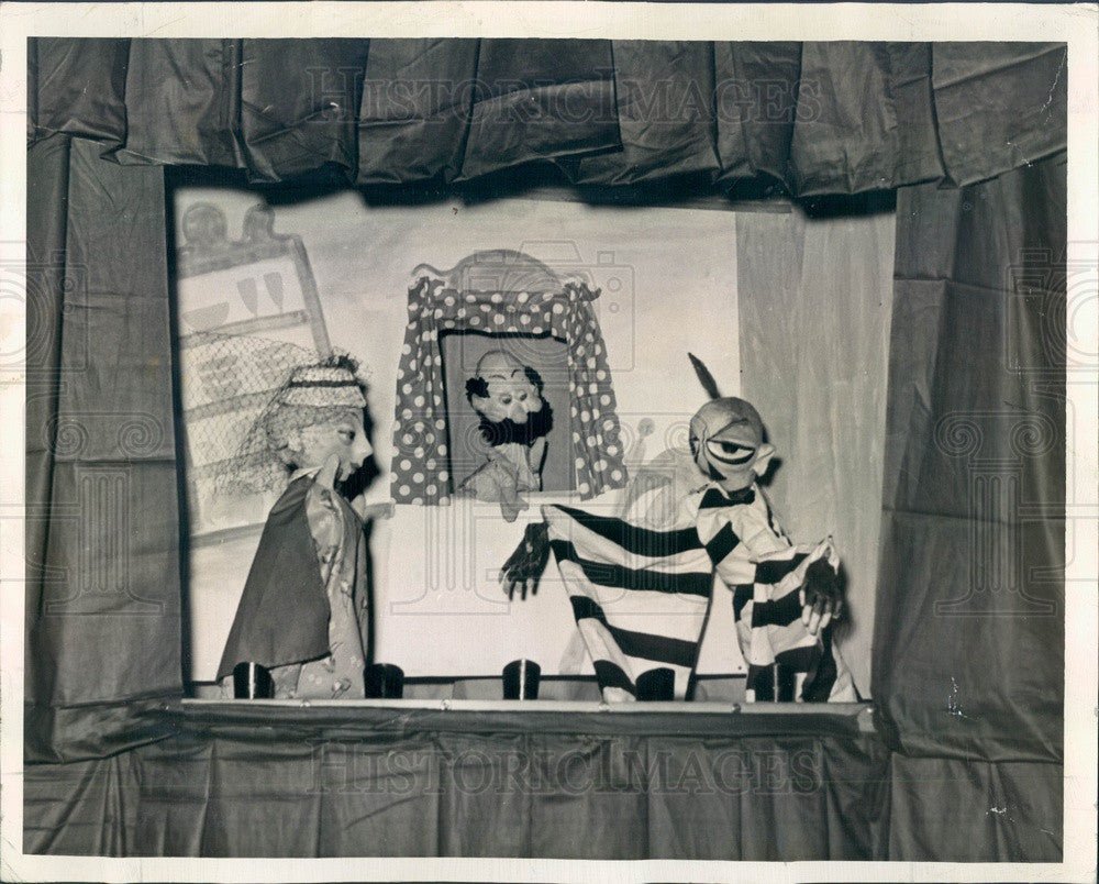 1942 St. Louis, Missouri Consumer Education Puppet Show Press Photo - Historic Images