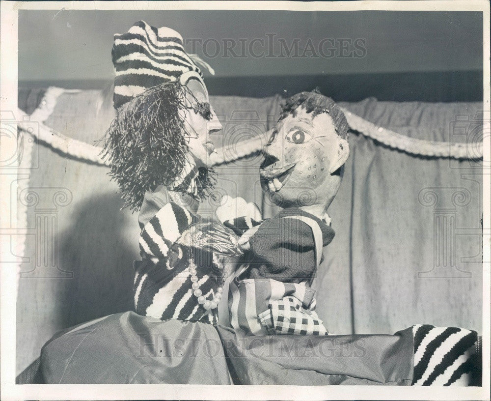 1954 Chicago, Illinois Wesley Memorial Hospital Puppet Show Press Photo - Historic Images