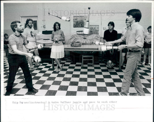 1985 Clearwater, Florida Juggler Chip Haynes & Andre Ruffner Press Photo - Historic Images