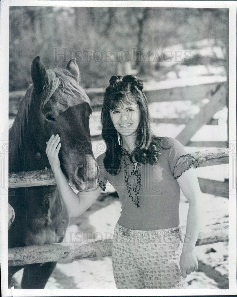 1975 Chicago Seed Company Actress Peggy Malone Press Photo - Historic Images