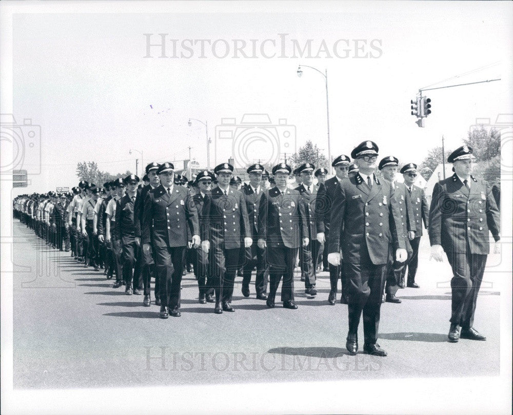 1969 Detroit, MI Slain Patrolman Carter Wells Funeral Procession Press Photo - Historic Images