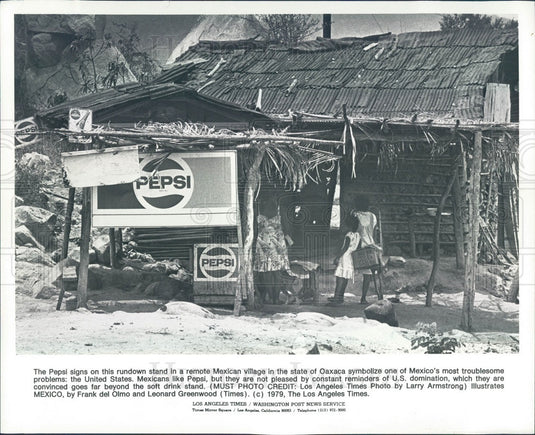 1979 Oaxaca, Mexico Pepsi Signs on Rundown Stand Press Photo - Historic Images