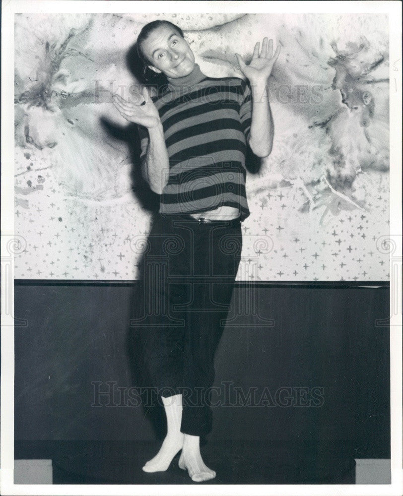 1965 Actor Kenneth Lynch in Stop the World I Want To Get Off Press Photo - Historic Images