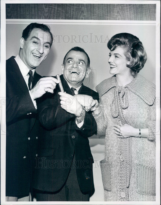 1962 Hollywood Actors Sid Melton & Pat Carroll & Danny Thomas Press Photo - Historic Images