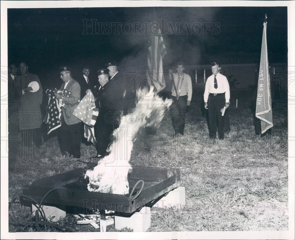 1963 St. Petersburg Florida Pearl Harbor Day Flag-Burning Ceremony Press Photo - Historic Images