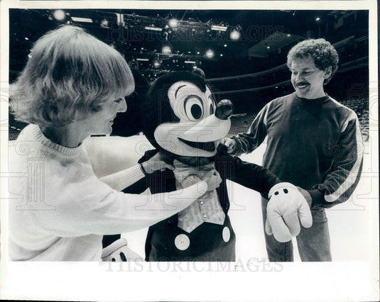 1983 Walt Disney's Magic Kingdom on Ice, Mickey Mouse Press Photo - Historic Images