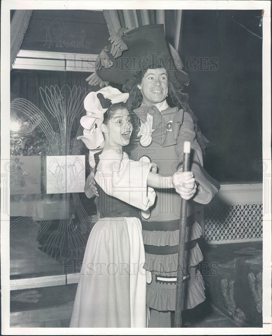 1953 Actors Carol Lawrence & George Smiley Press Photo - Historic Images