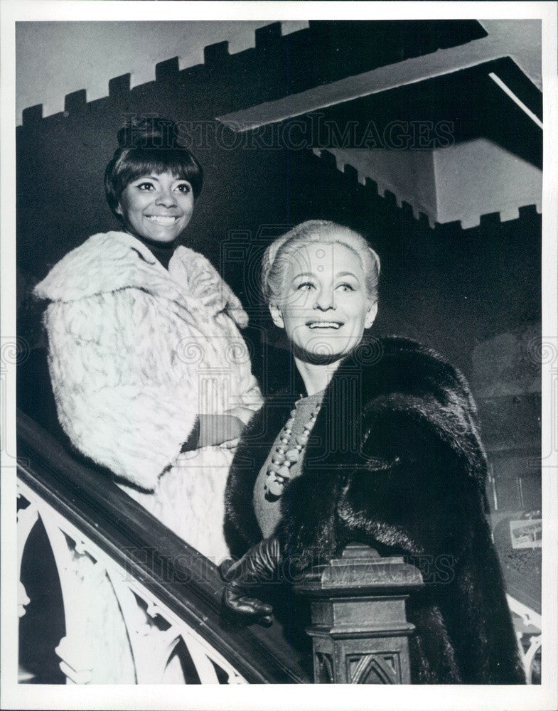 1965 Actresses Gretchen Wyler &amp; Leslie Uggams Press Photo - Historic Images