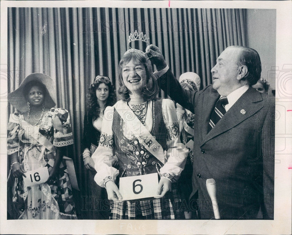 1975 Chicago, Illinois Holiday Folk Fair, Mayor Daley & Queen Press Photo - Historic Images