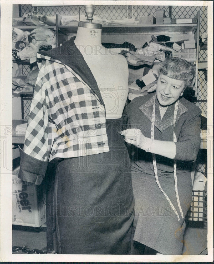 1955 Flossmoor, Illinois Fashion Designer Marion Freyberg Press Photo - Historic Images
