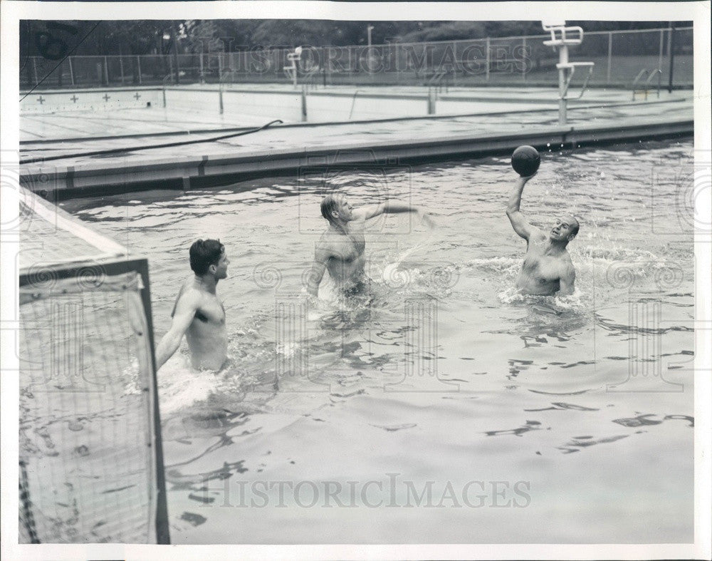 1950 Chicago, Illinois Athletic Club Water Polo Team Press Photo - Historic Images