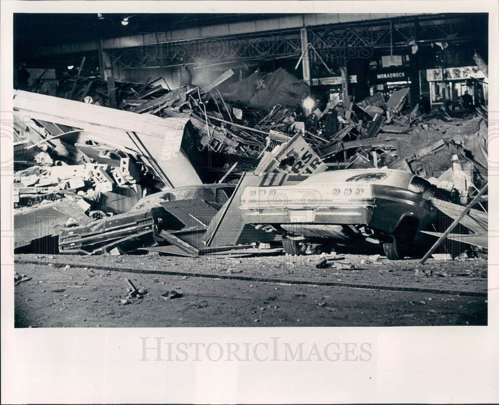 1968 Chicago, Illinois Building Explosion near Federal & Van Buren Press Photo - Historic Images