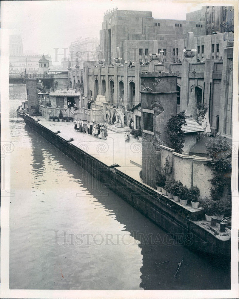 1960 Chicago, IL Intl Trade Fair Barge Carrying Beauty Queens Press Photo - Historic Images