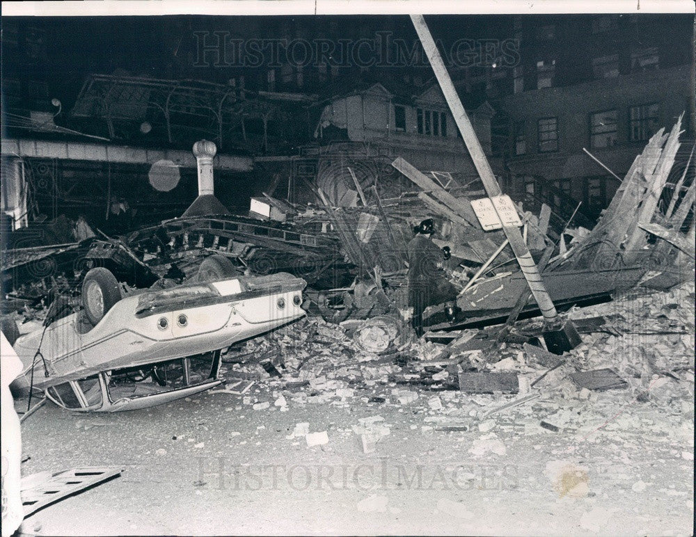 1968 Chicago, Illinois Building Explosion near Federal &amp; Van Buren Press Photo - Historic Images