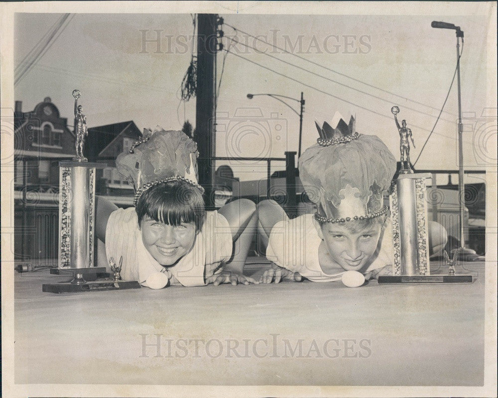 1968 Chicago, Illinois Free Fair Egg Rolling Contest Press Photo - Historic Images