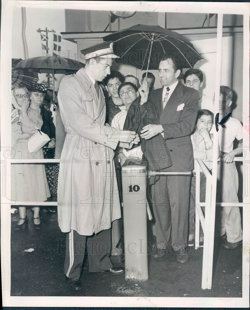 1950 Illinois Chicago Fair of 1950 Entrance on Opening Day 1st Guest Press Photo - Historic Images